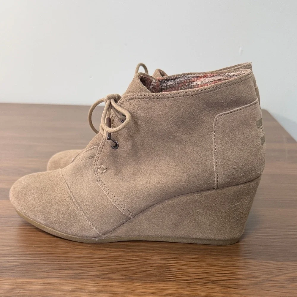 Toms Suede Women's‎ Taupe Wedge Booties Sz 9
